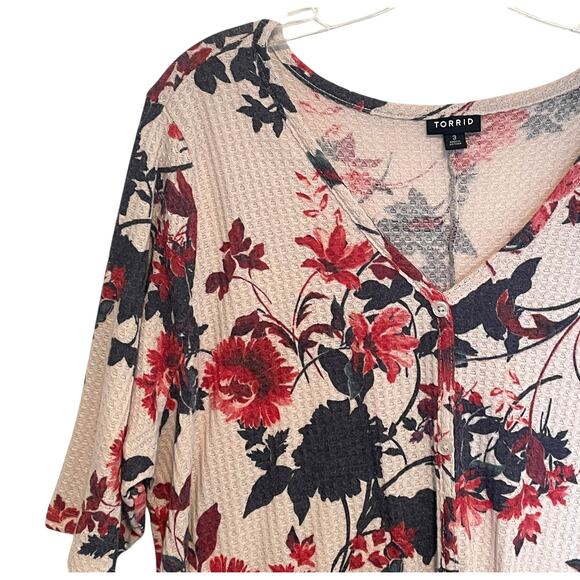 Torrid Hilo Floral Waffle Knit Tee Womens 1X Favorite V-Neck Tunic Top - Picture 3 of 10